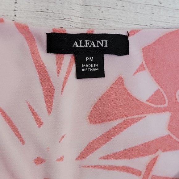 Alfani Tropical Leaf Lined Cropped top Size Petite Medium - Picture 9 of 10